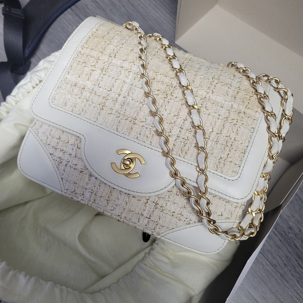 Chanel tweed square flap